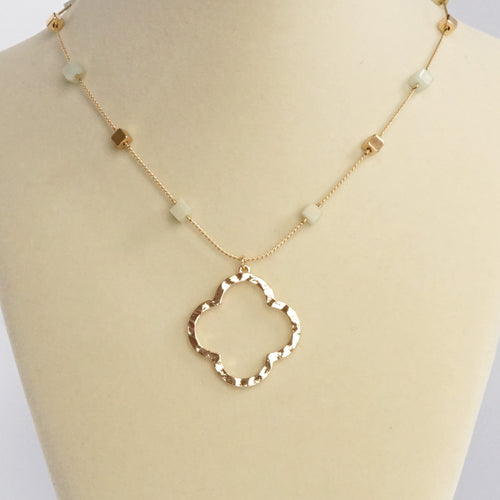 Clover pendant stone beads short station necklace Gold tone