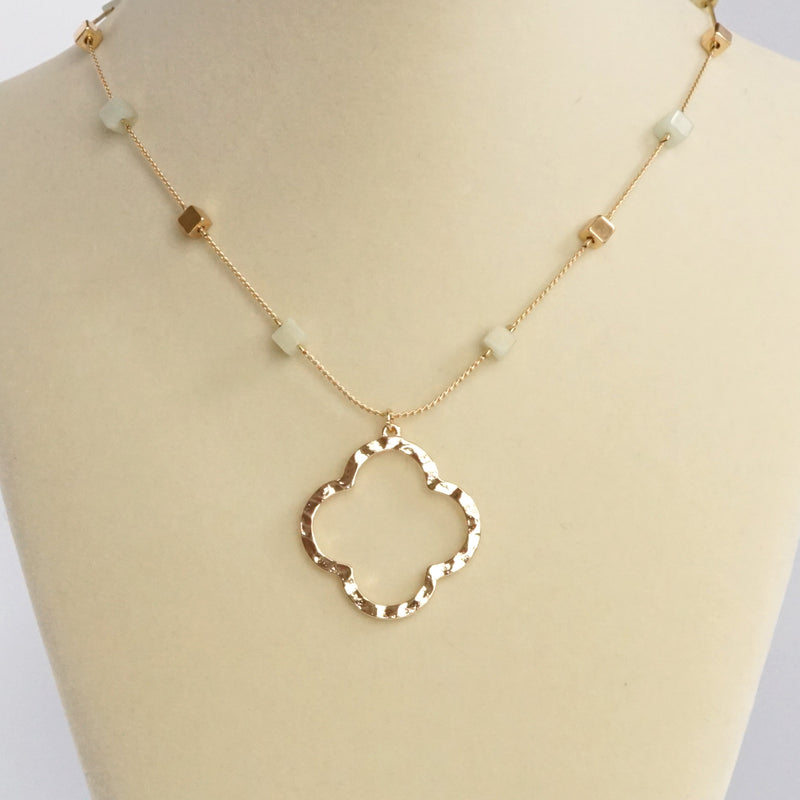 Clover pendant stone beads short station necklace Gold tone