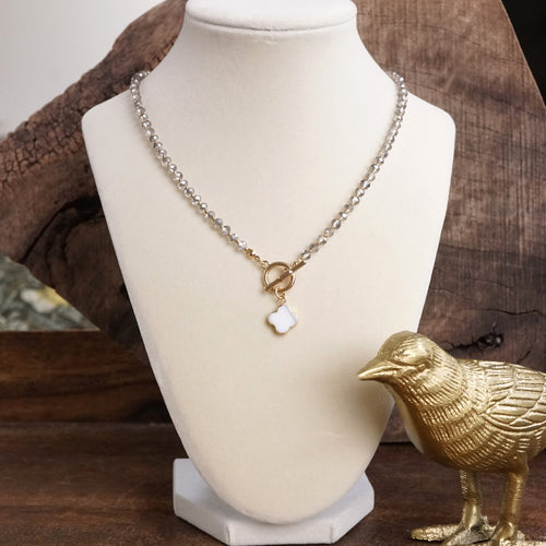 Moonlit Clover – Beaded Necklace with Mother of Pearl Pendant
