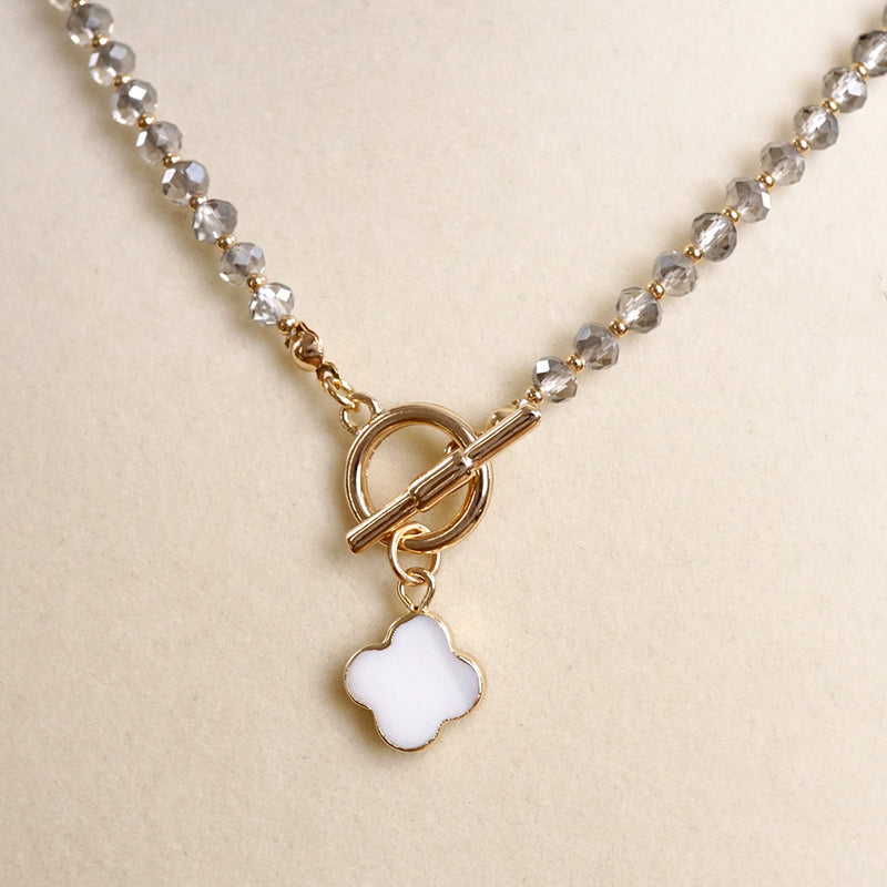 Moonlit Clover – Beaded Necklace with Mother of Pearl Pendant