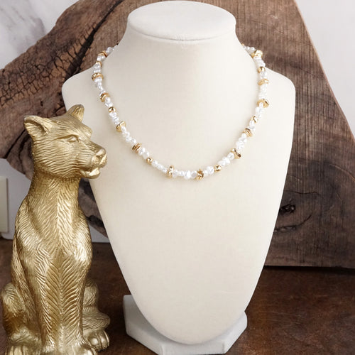 Golden Drift – Dainty Necklace with Faux Pearls and Nugget Beads