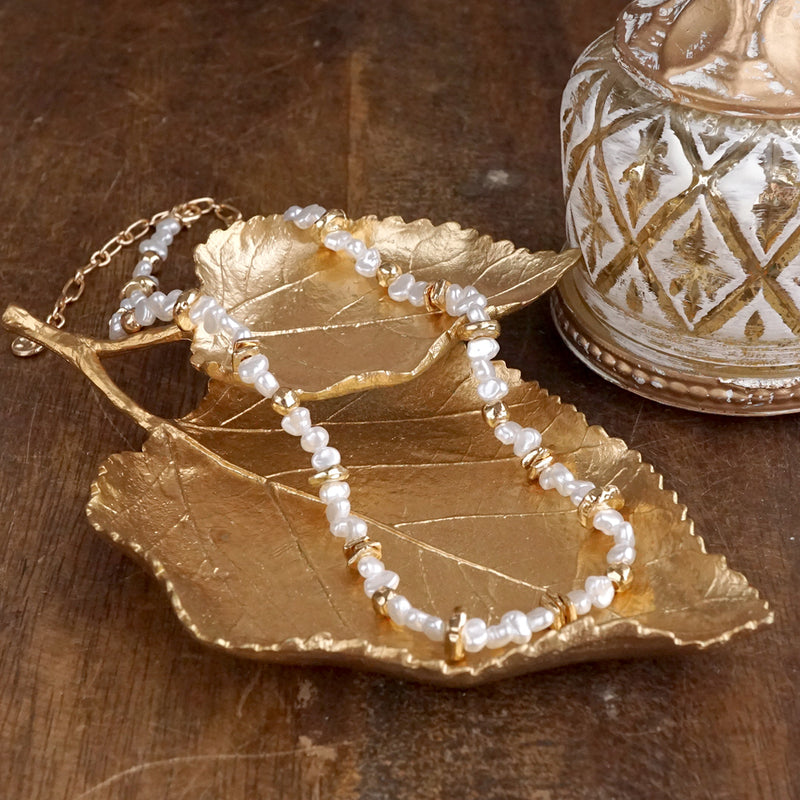 Golden Drift – Dainty Necklace with Faux Pearls and Nugget Beads
