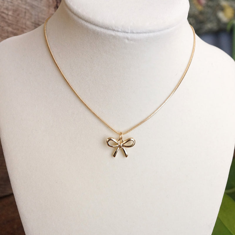 Bow Necklace - Short dainty herringbone chain in gold tone