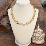 Chunky Chain Necklace With a Large Pearl in Gold tone