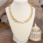 Chunky Chain Necklace With a Large Pearl in Gold tone