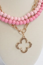 Short Necklace Wooden Beads Clover paperclip chain - Pinks