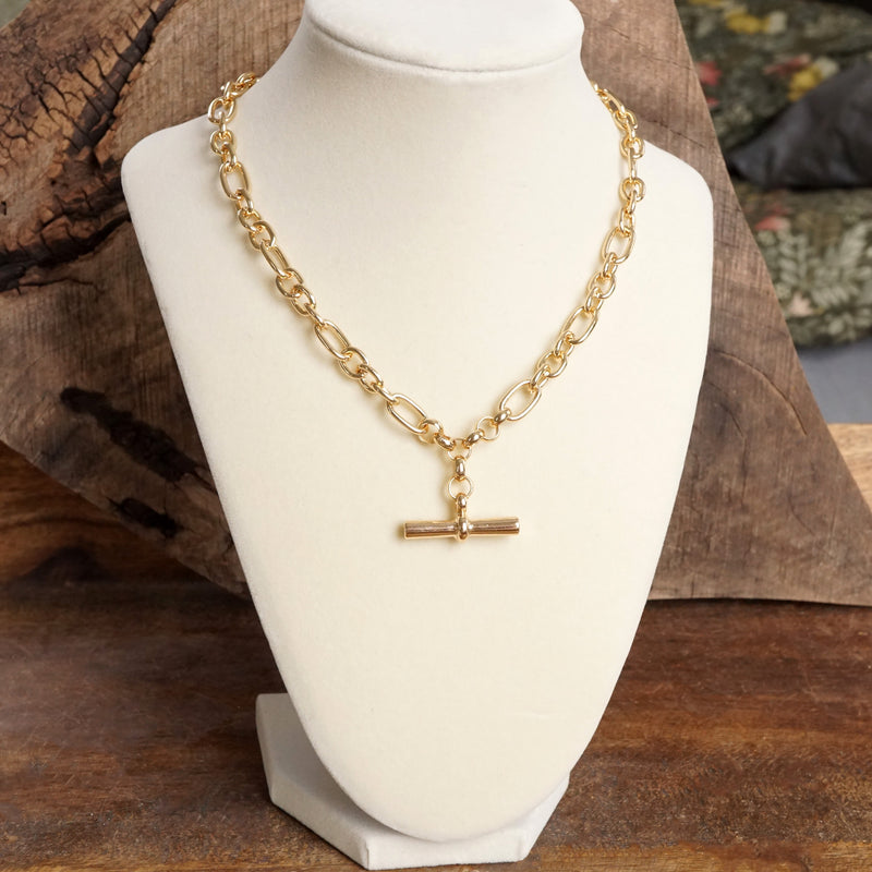 Toggle Bar Pendant Paperclip Chain Necklace in Gold Tone