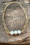 Paperclip chain short necklace with 3 freshwater pearls in gold tone