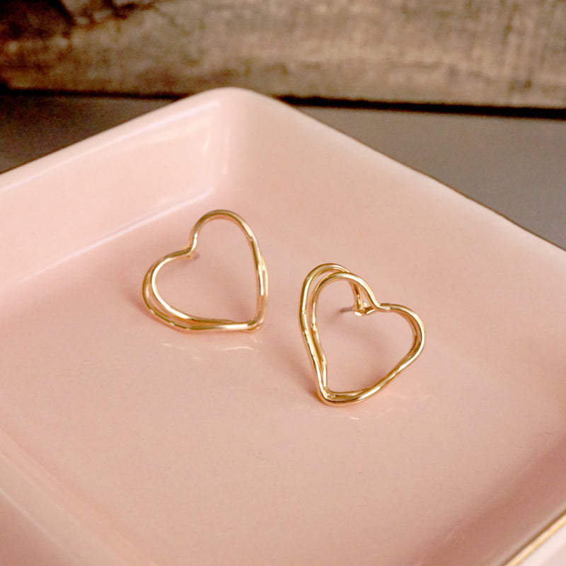 Wire-Inspired Heart Stud Earrings – Gold Tone